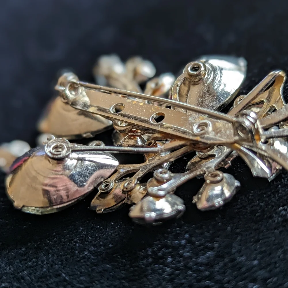 Vintage Brooch, Clear and Smokey Stones in a Silver Toned Flora/Fauna Design - Picture 6 of 6